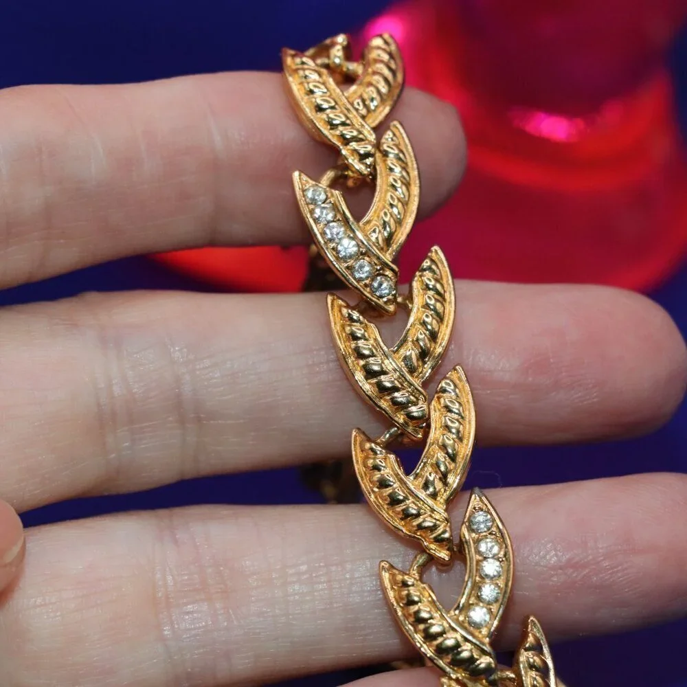 Vintage Gold Tone Leaf Pattern Rhinestone Chain Bracelet 7.25